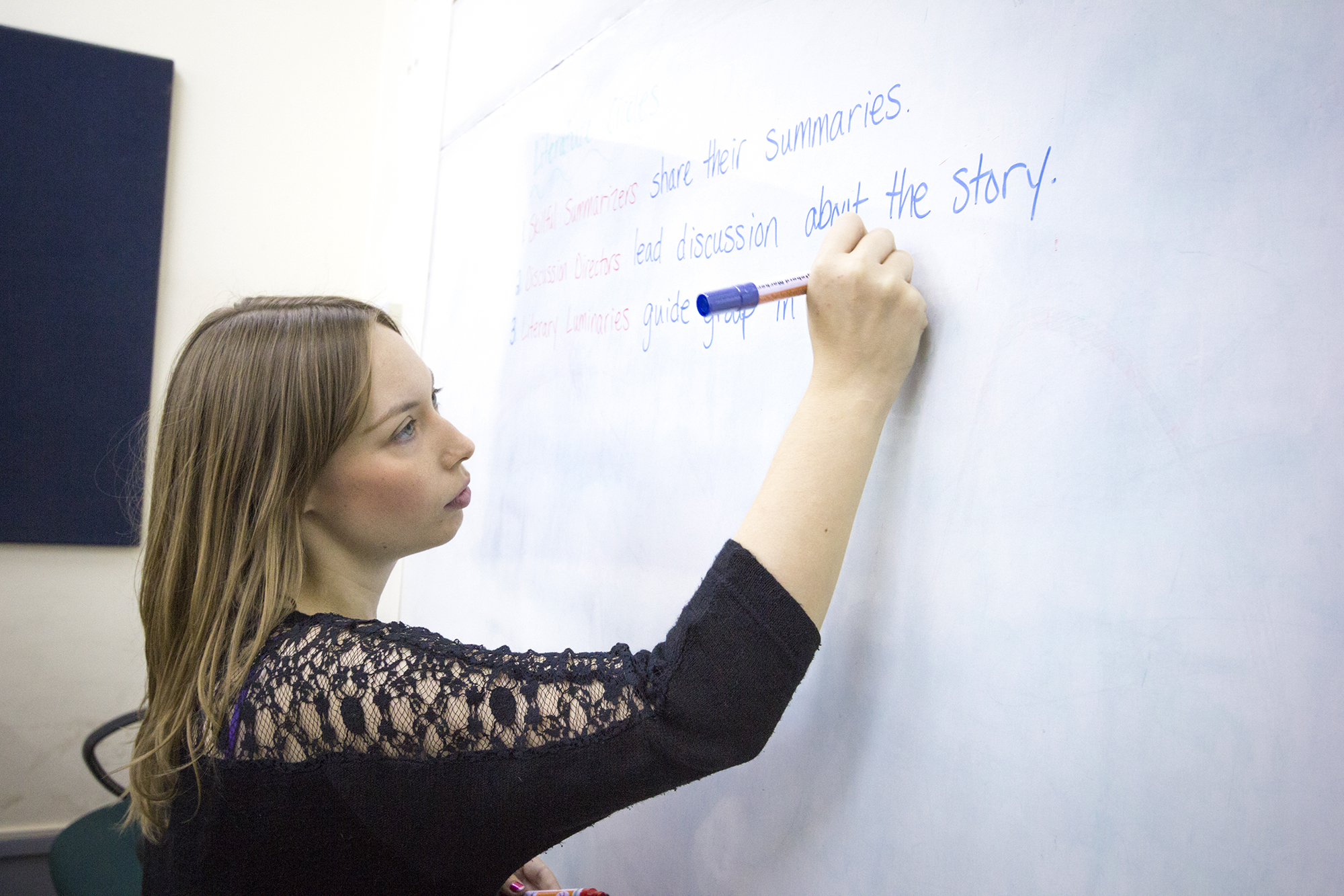 Преподаватель иностранного языка. Преподаватель английского. Молодые учителя английского. Современный учитель английского языка. Преподаватель английского с опытом.